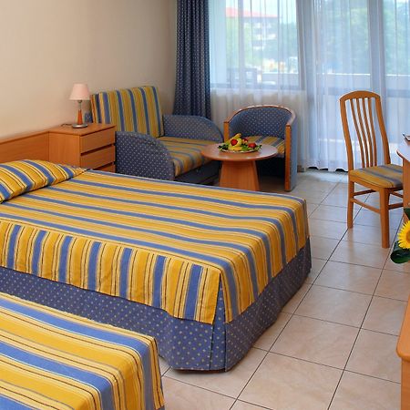 Hotel Lebed Varna ภายนอก รูปภาพ